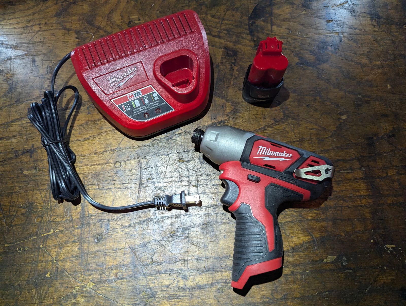 Milwaukee M12 1/4" Hex Impact Driver with Battery and Charger